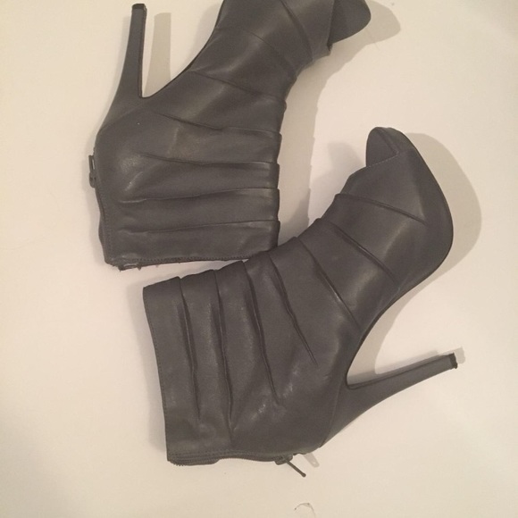 🌸SALE DELISCIOUS Grey Faux Leather Open-Toe - Picture 4 of 4